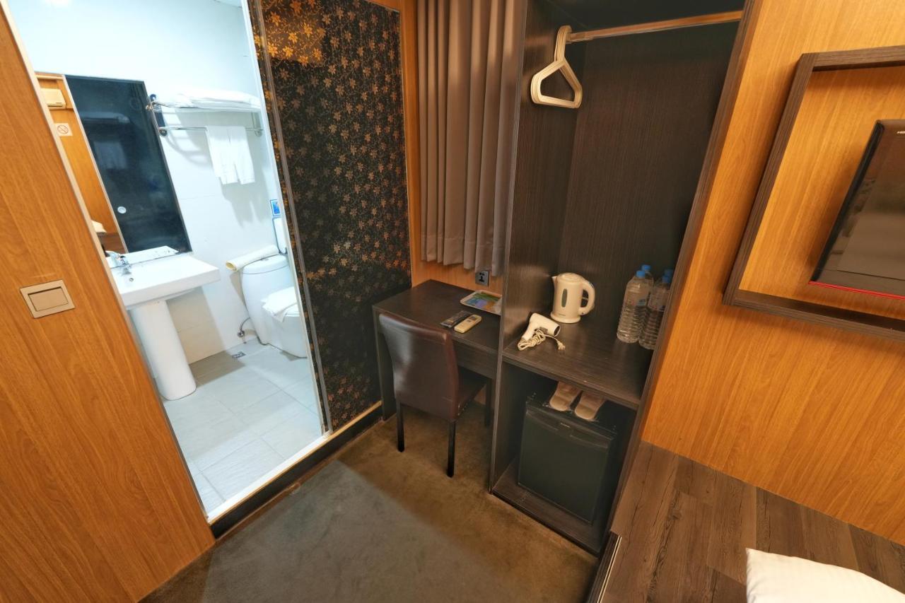 Meworld Hotel - Ximen Đài Bắc Ngoại thất bức ảnh